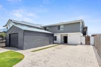 Hood Road Beach House- Hamptons inspired sleeps 9 - B&B Indented Head