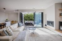 Luxury Avenue Retreat-Sleeps 8, Fireplace, Central, Garage, 4 bedroom, 2 bathroom, BBQ - Chambres d'hôtes Ocean Grove