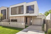 Grandview Luxe- Central Barwon Heads, Brand New, Sleeps 6, Aircon, Parking, WIFI, walk to beach and shops - Chambres d'hôtes Barwon Heads