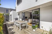 Grandview Luxe- Central Barwon Heads, Brand New, Sleeps 6, Aircon, Parking, WIFI, walk to beach and shops - Chambres d'hôtes Barwon Heads