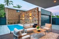 The Darby House Pool, Walk to Beach & Dining - B&B Merotherie