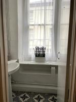 2 Bed Period Flat with parking - B&B Ross on Wye