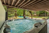 6BR Home Sleeps 14 Hot Tub Game Room #MD - Bed and Breakfast Warr Acres