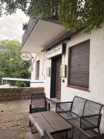 Schlafen in der Kneipe x Whirlpool & Heimkino - B&B Kirchlengern