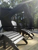 A-frame cabin w hot tub pond views - Bed and Breakfast Broken Bow