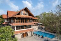 SaffronStays Vedika Heritage Verandah Room - B&B Pālghar