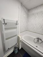 1 Bedroom Apartment - River Views & Free Parking - B&B Sowerby Bridge