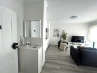 Quarteira Avenida Praia with Parking, 3 Min from Beach - B&B Quarteira