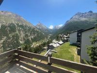 Breathtaking view Balcony 4 people - B&B Saas-Fee