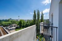 Stylowe Studio z Antresolą, Balkonami i Miejscem do Pracy by Noclegi Renters - B&B Breslavia