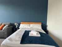 Bright Design Studio 3 mins from Naschmarkt & U4 - B&B Viena