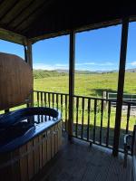 Azalea Lodge 3 with Wood Burning Hot Tub - B&B Bridge of Cally