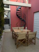 Cozy beach apartment in Saronida - Ferienwohnung Saronída