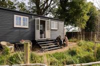 Unique Luxury Stay on Private Organic Farm in the Burren - Chambres d'hôtes Corofin