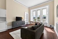 Beautiful 4 Bedroom Flat with convenient travel - Ferienwohnung Glasgow