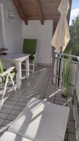 Helle schöne Dachgeschosswohnung mit Balkon - Ferienwohnung Wahlwies