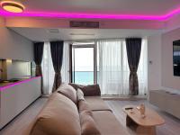 Titanic Front Sea View Apartment - B&B Năvodari