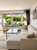 Central House Landvetter - Sunny Large Terrace, 15 mn from Gothenburg, Free parking - Chambres d'hôtes Göteborg