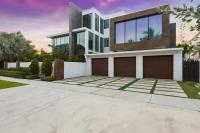 Three Story Waterfront Villa with Basketball and Mini Golf - B&B Fort Lauderdale