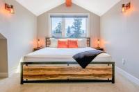Backyard Oasis Hot Tub, BBQ, Outdoor Bar - B&B Invermere