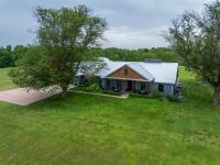 Whispering Prairie Lodge - B&B Salina
