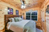 Enchanted Forest Cabin And Teepee! Lights & Laser Show! Private Hot Tub! Unique Stay! - B&B Sevierville