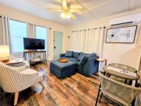 #05 - Lakefront Two Bedroom Cottage- Pet Friendly - B&B Hot Springs