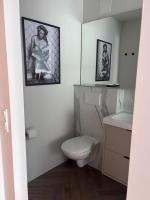 Design Zimmer mit eigenem Bad und WC im Herzen von Haag - B&B Haag