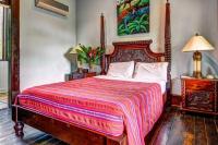 Monkey Room at Mahogany Hall -Gold Standard Certified - B&B San Ignacio