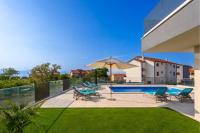 Penthouse Apartment Maya with Pool and Jacuzzi - Bed and Breakfast Sveti Anton