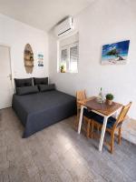 Cozy Studio Apartment Near Beach - Ferienwohnung Vir