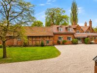 Moat Farm by Oracle - The Farmhouse & Oak Barn - B&B Hatton