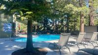 Cozy Condo for 4 w Hot Tub & Pool Walk to Village - Bed and Breakfast Mammoth Lakes