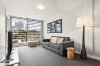 Spectacular Waterfront with Cosmopolitan Lifestyle - B&B Sydney