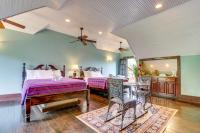 Monkey Suite at Mahogany Hall -Gold Standard Certified - B&B San Ignacio