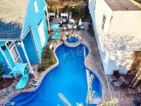 5 BR - Sleeps 8! Steps from Bourbon Street! - B&B New Orleans