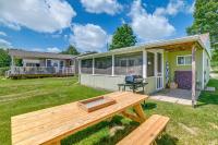 Fire Pit, Private Dock! Lamoka Lake Retreat - Bed and Breakfast Bradford