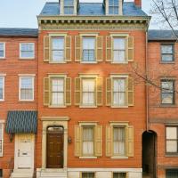 Star-Inspired 5BR Manor Sauna, Karaoke Sleeps 12 - B&B Lancaster