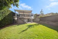 Moffat Beach Abode - Pet-friendly Escape by the Sea - B&B Caloundra