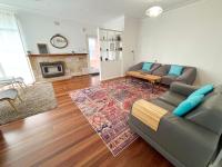 Conns Cottage - Bring your own linen - B&B South West Rocks