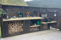 Unique lovely holidayhome, BBQ, quiet nature close to Trolltunga - B&B Utsikten