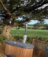 Luxury Glamping pod, En-Suite with Hot Tub - Ferienwohnung Northop