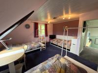 Dreibettzimmer mit Gemeinschaftsbad