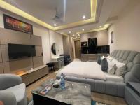 Aurum Hotel Serviced Apartments Gulberg Lahore Pool, Gym & Cinema - Chambres d'hôtes Lahore