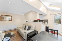 3 Bed Garden Flat, 5 Min to Shepherd's Bush - B&B London