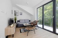 Nowoczesny Apartament w Szczyrku z Umeblowanym Balkonem by Noclegi Renters - B&B Szczyrk