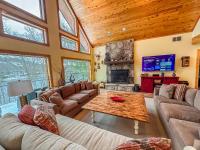 Pet friendly Newly renovated w dock Slip Fire Pit Hot Tub Kayaks - B&B Oakland