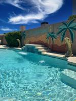 Mirage Pool House - Heart of LV, Swimming Pool, Games, heavenly relaxation - Bed and Breakfast Las Vegas