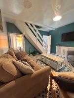 Maple, 3 Double Beds, Contractors Welcome - Ferienwohnung Abertillery