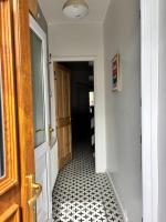 Maple, 3 Double Beds, Contractors Welcome - B&B Abertillery